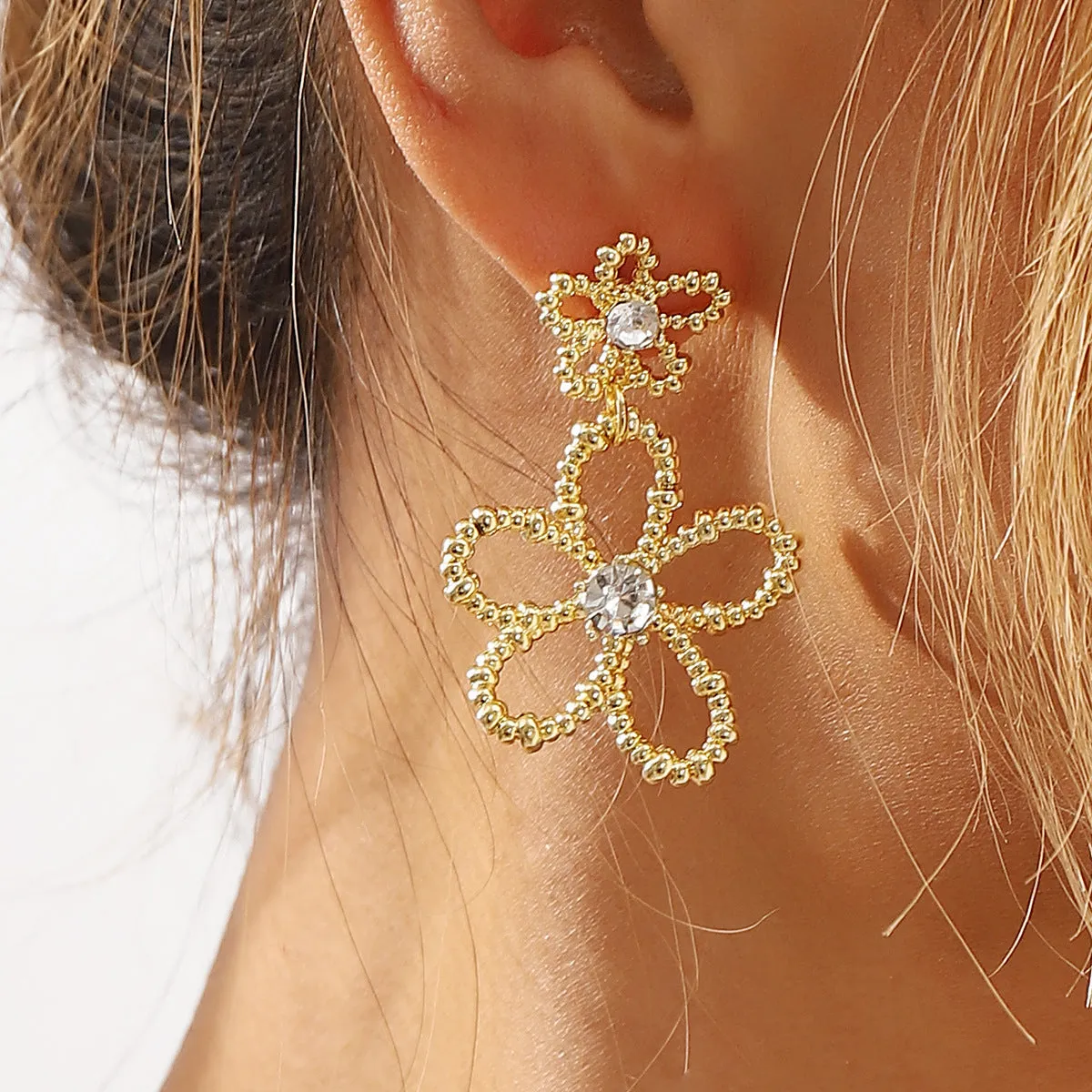 Wholesale metal-style geometric diamond earrings fresh and sweet hollow flowers earrings