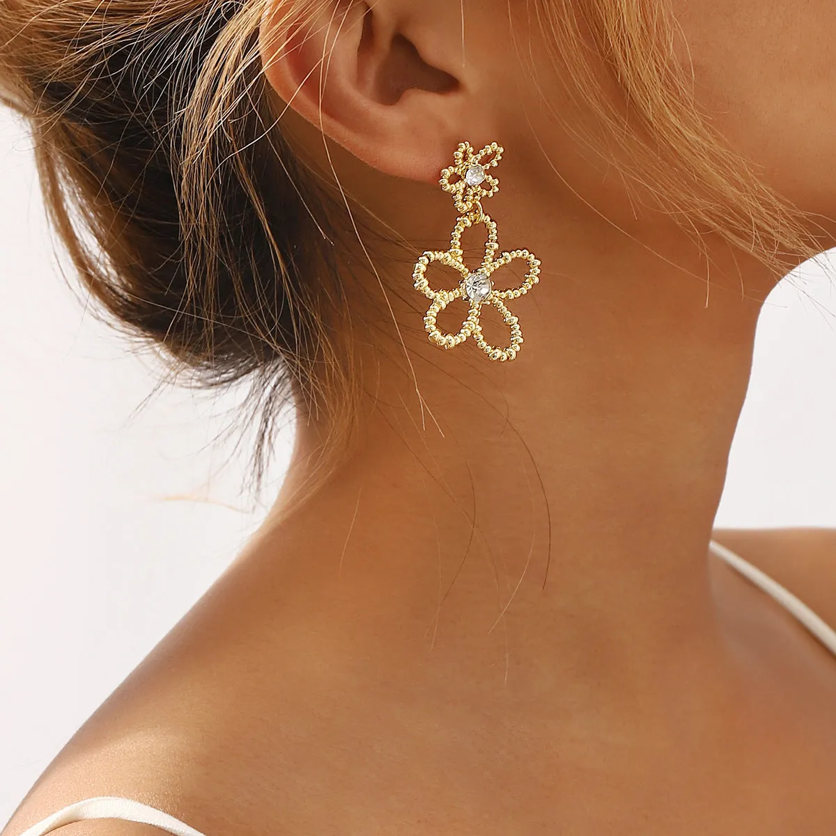 Wholesale metal-style geometric diamond earrings fresh and sweet hollow flowers earrings