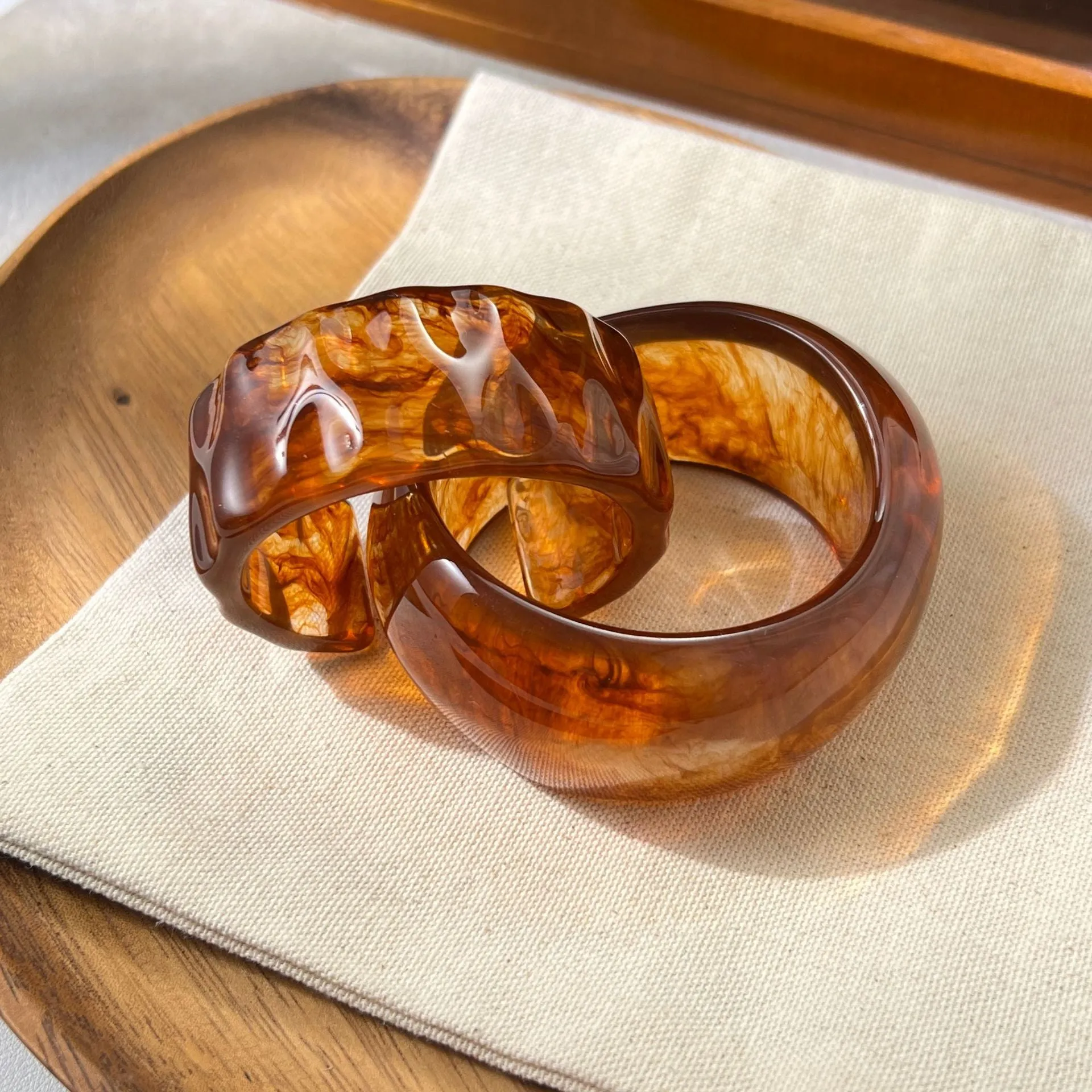Wholesale New resin acrylic niche wide bracelet retro minimalist fashion cold style amber bracelet