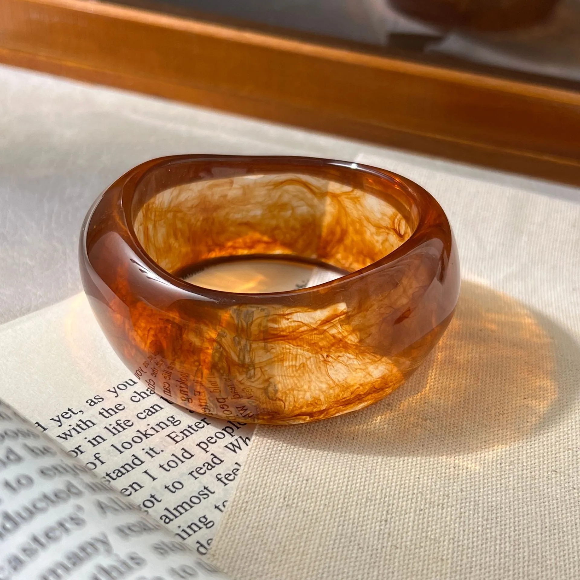 Wholesale New resin acrylic niche wide bracelet retro minimalist fashion cold style amber bracelet