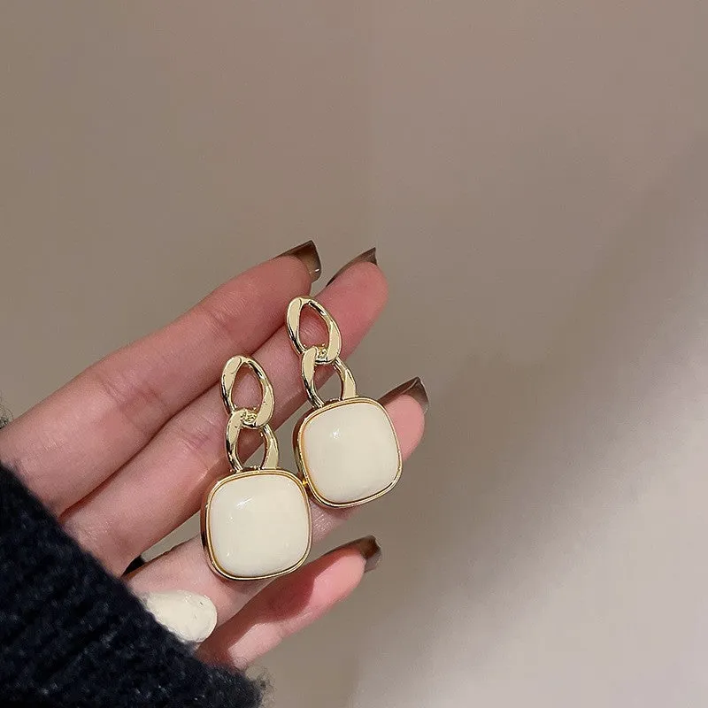 Wholesale of Medieval Round Flower Tassel Metal Earrings