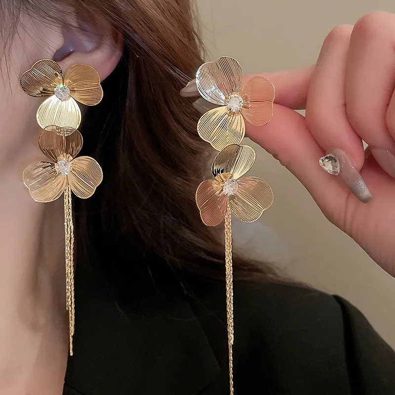 Wholesale of Medieval Round Flower Tassel Metal Earrings