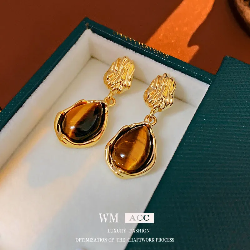Wholesale Real Gold Electroplating Autumn and Winter Retro Fashion Temperament High-end Round Tiger Eye Stone Earrings