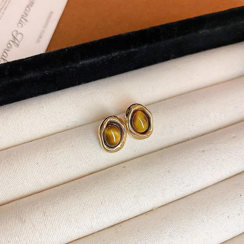 Wholesale Real Gold Electroplating Autumn and Winter Retro Fashion Temperament High-end Round Tiger Eye Stone Earrings