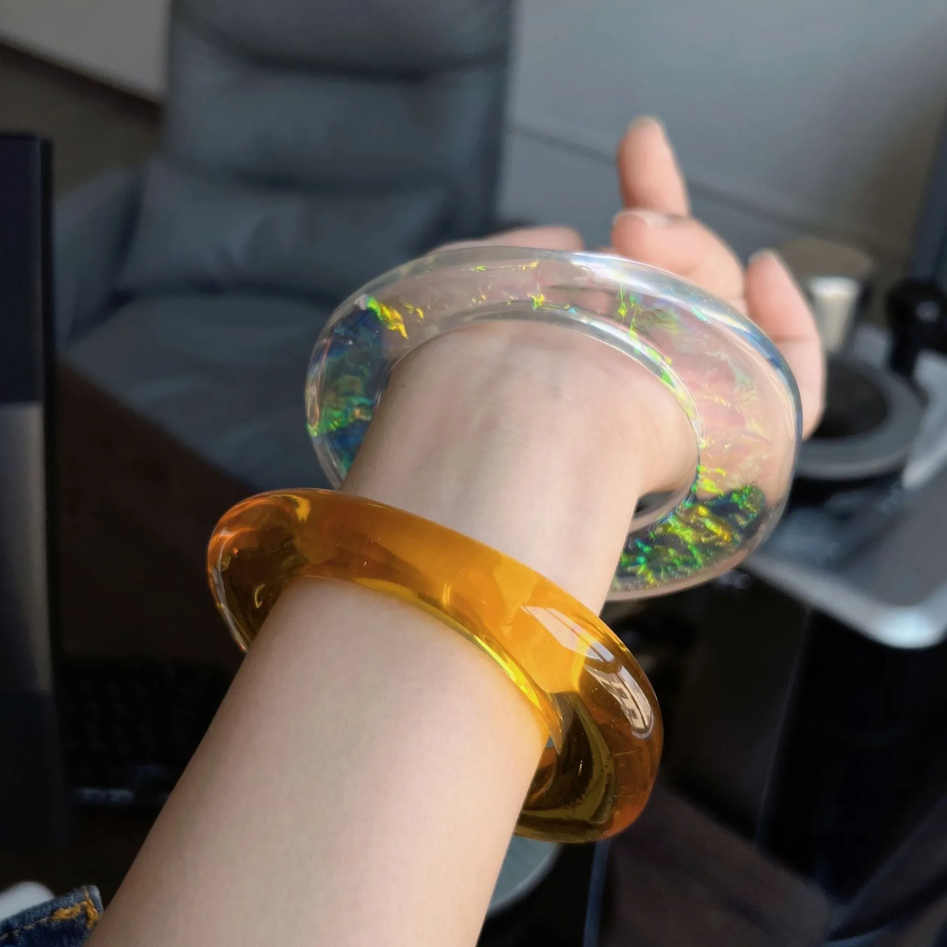 Wholesale Resin oval transparent bracelet Exaggerated design personality translucent oval fashionable bracelet