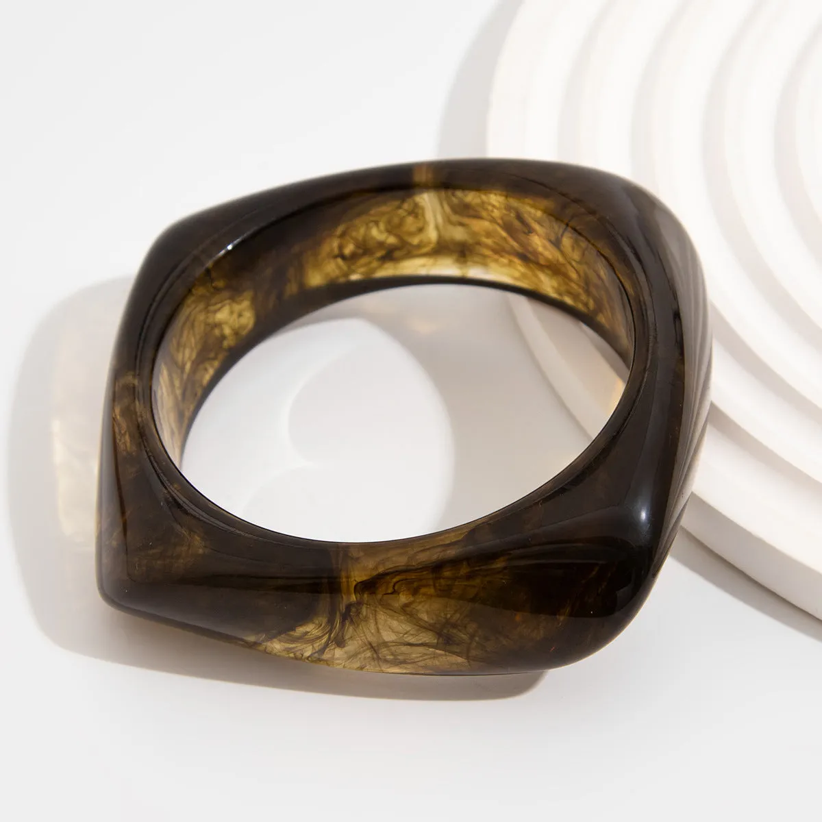 Wholesale Retro Asymmetrical Smudged Bracelet Round Wide Acrylic Bracelet