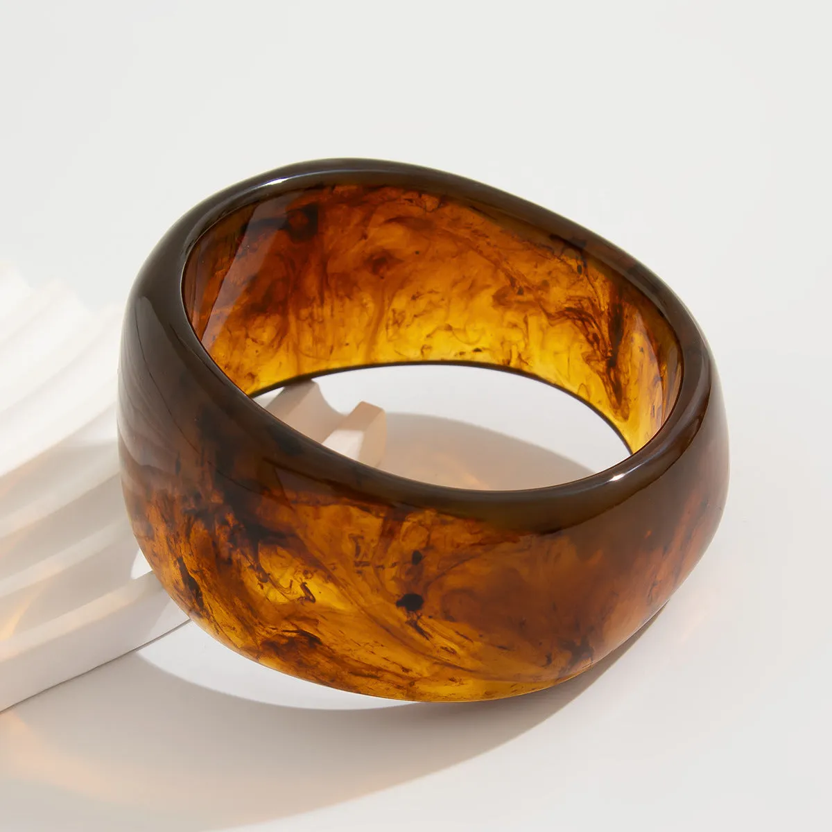 Wholesale Retro Asymmetrical Smudged Bracelet Round Wide Acrylic Bracelet