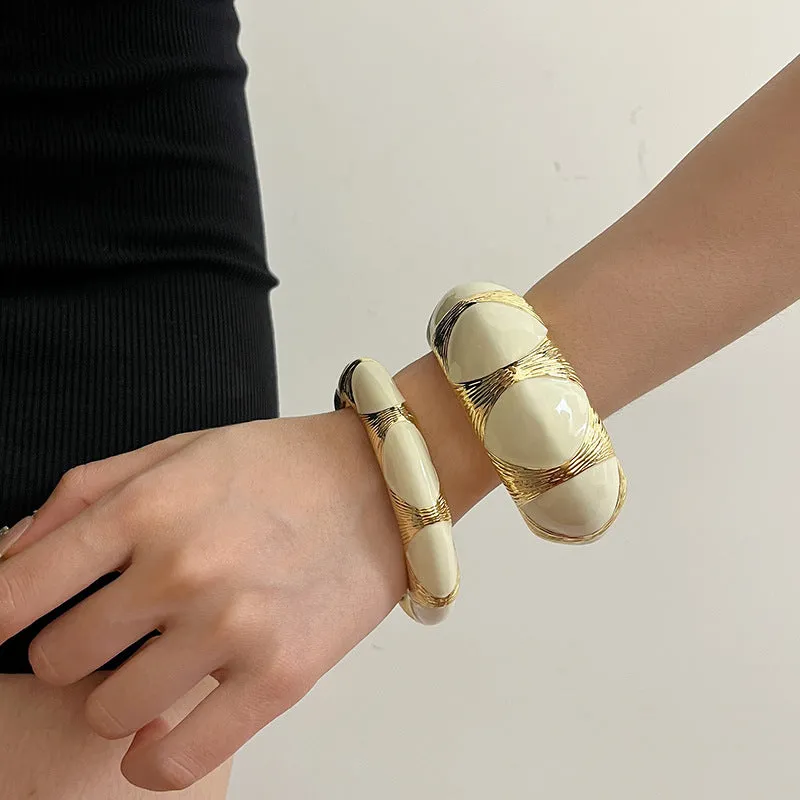 Wholesale  Retro Black Gold Enamel Stacked Wearing Wide Refined Open Bracelet