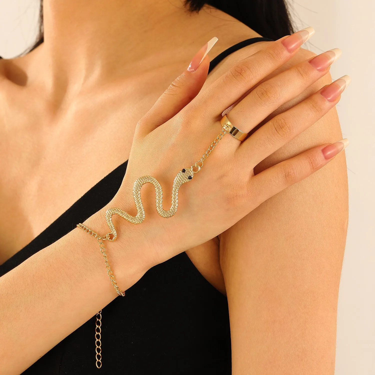 Wholesale Retro exaggerated scorpion three-dimensional finger bracelet