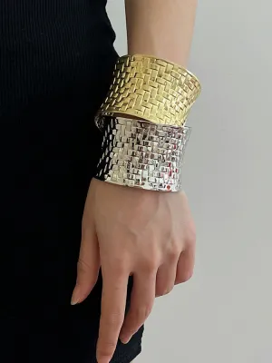 Wholesale Retro metal braided wide version self-discipline bracelet female advanced design photosensitive arc open bracelet