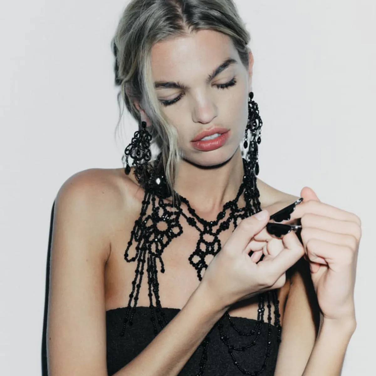 Wholesale Retro Palace Style Hollow Drop-Shaped Tassel Earrings