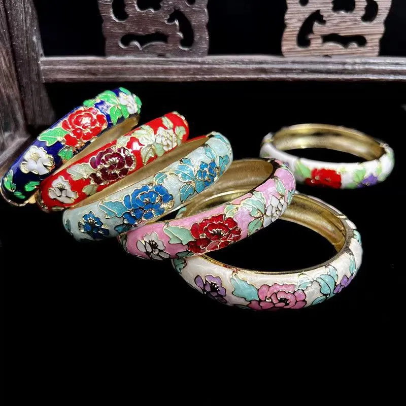 Wholesale Retro pattern alloy plated bracelet