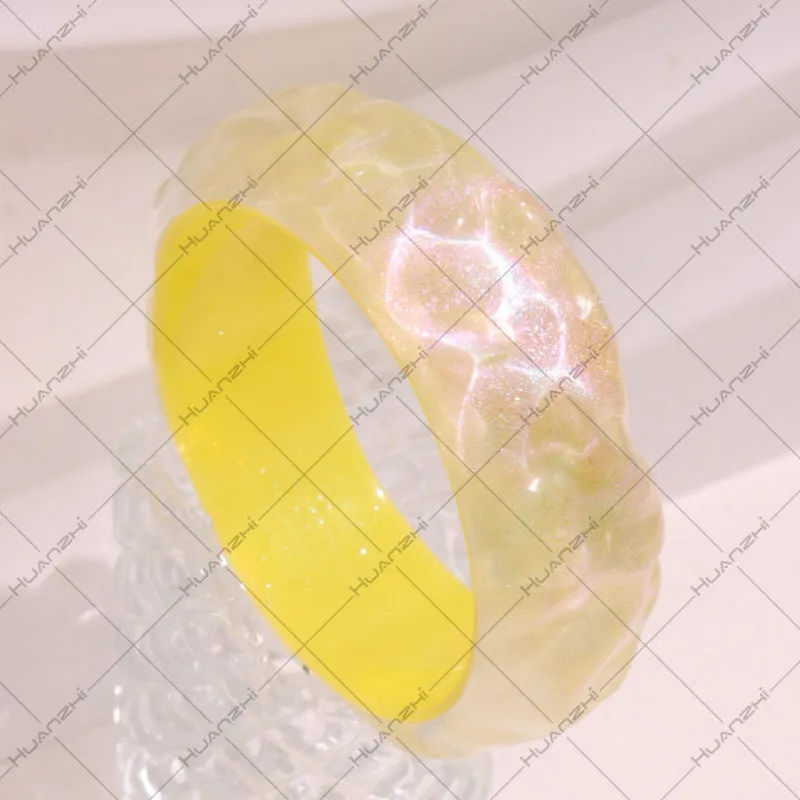 Wholesale Round Colorful Glitter Acrylic Bracelet Casual Round Mermaid Resin Bracelet
