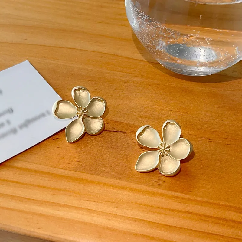 Wholesale S925 silver needle flower retro exaggerated atmospheric earrings
