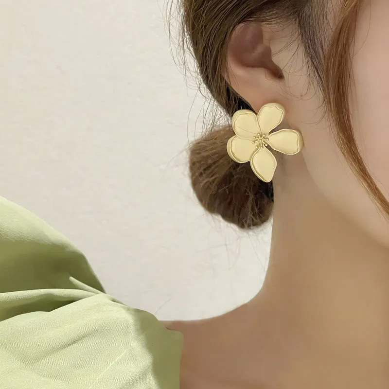 Wholesale S925 silver needle flower retro exaggerated atmospheric earrings