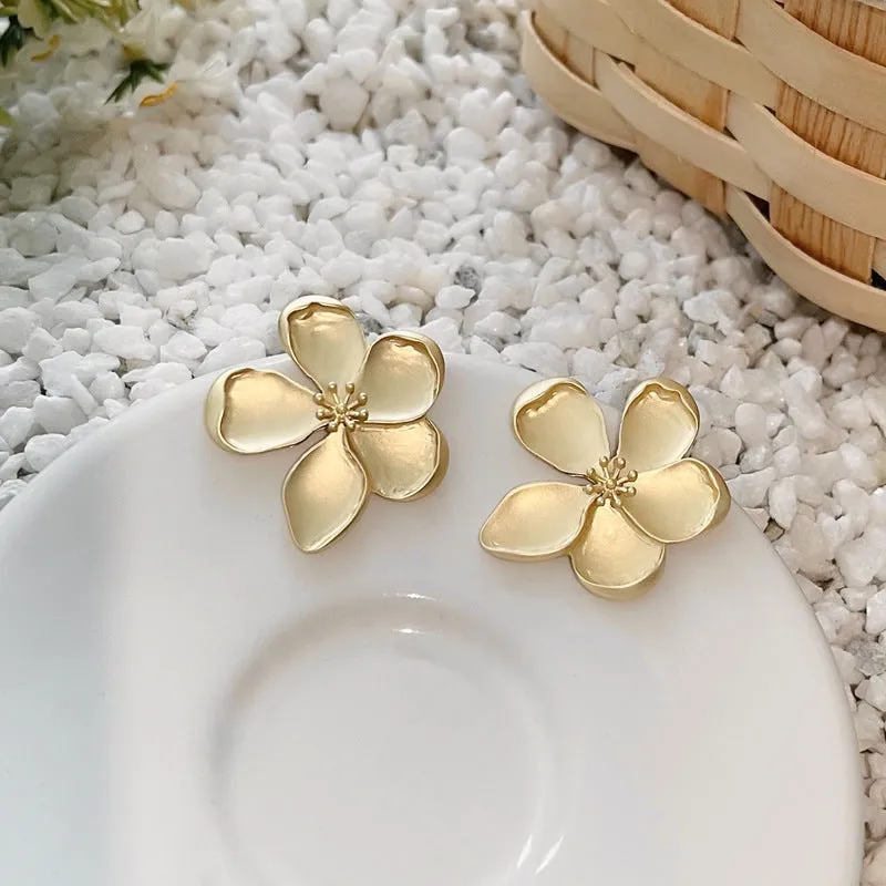 Wholesale S925 silver needle flower retro exaggerated atmospheric earrings