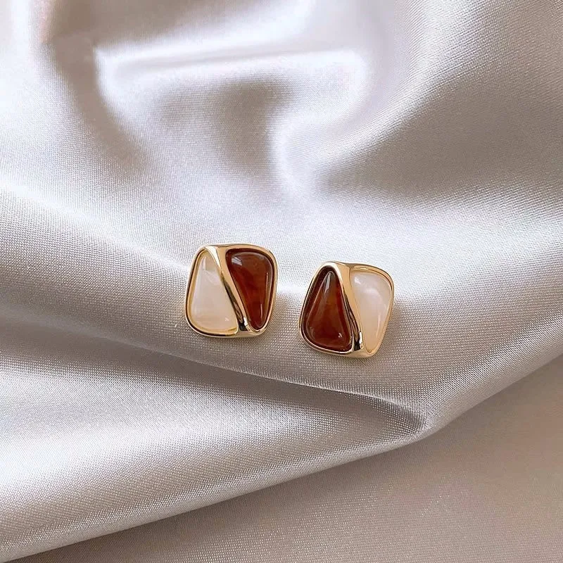 Wholesale S925 Silver Needle Vintage Pearl Stud Earrings