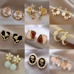 Wholesale S925 Silver Needle Vintage Pearl Stud Earrings