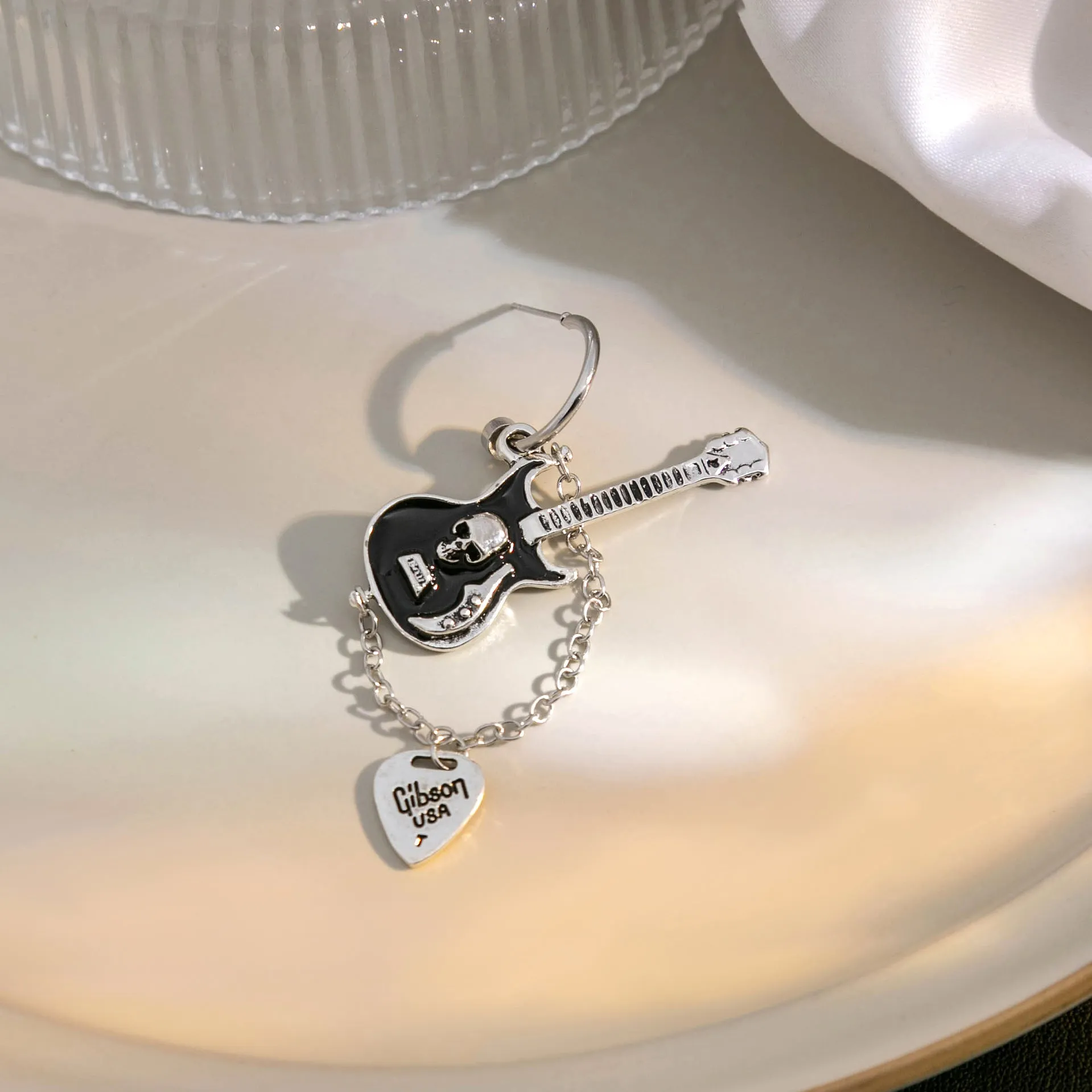 Wholesale Silver Needle Black Guitar Chain Alloy Earrings