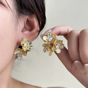 Wholesale Silver Needle Metal Style Diamond Three-Dimensional Flower Retro Earrings