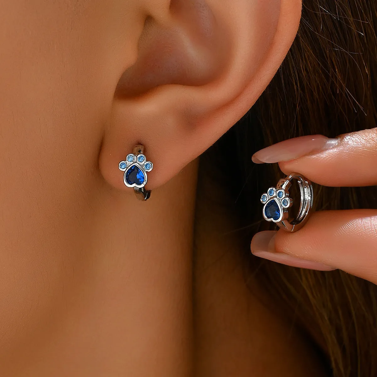 Wholesale Simple Bear Claw Inlaid Blue Diamond Copper Zircon Earrings