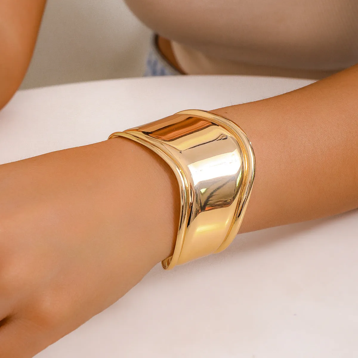 Wholesale Simple design sense open smooth hollow leaf bracelet