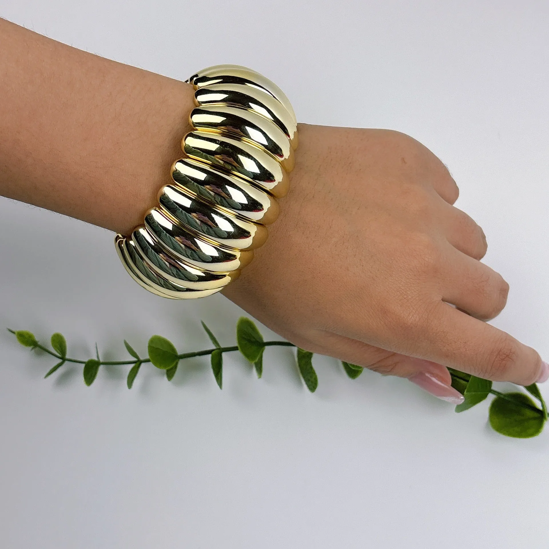 Wholesale simple spiral snake ring personality fashion bracelet