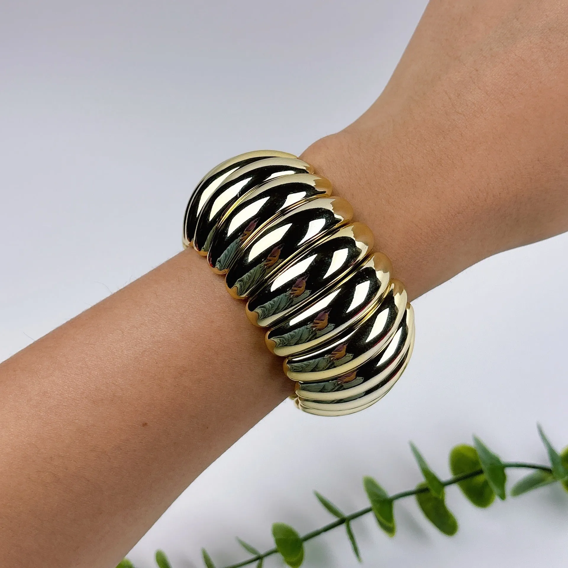 Wholesale simple spiral snake ring personality fashion bracelet