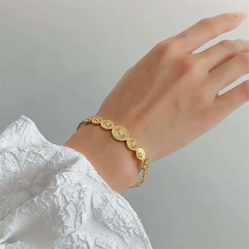 Wholesale Snake-shaped Titanium Steel Bracelet Personalized Opening Bracelet OLY Exclusive