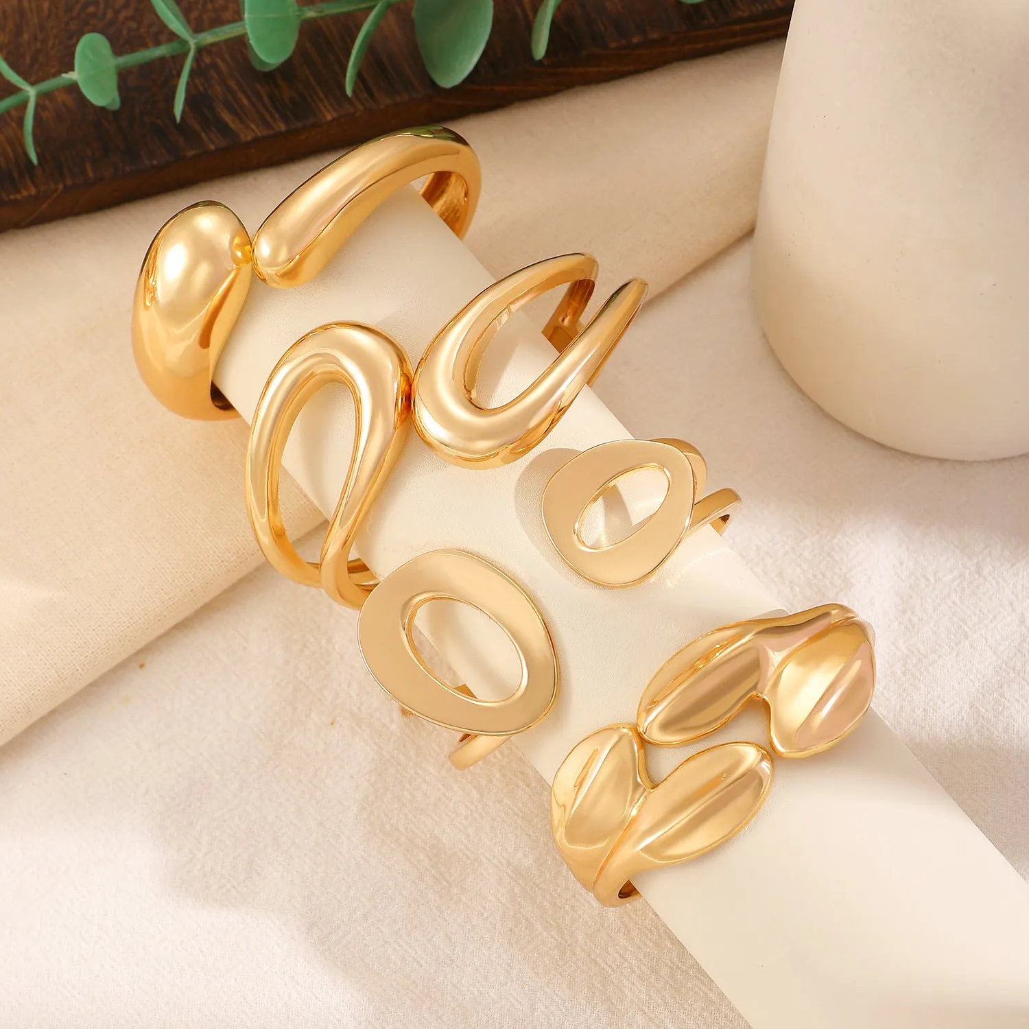 Wholesale suit Golden Glow Irregular Bracelet