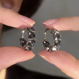 Wholesale Temperamental fashion niche black peach heart retro sweet circle earrings