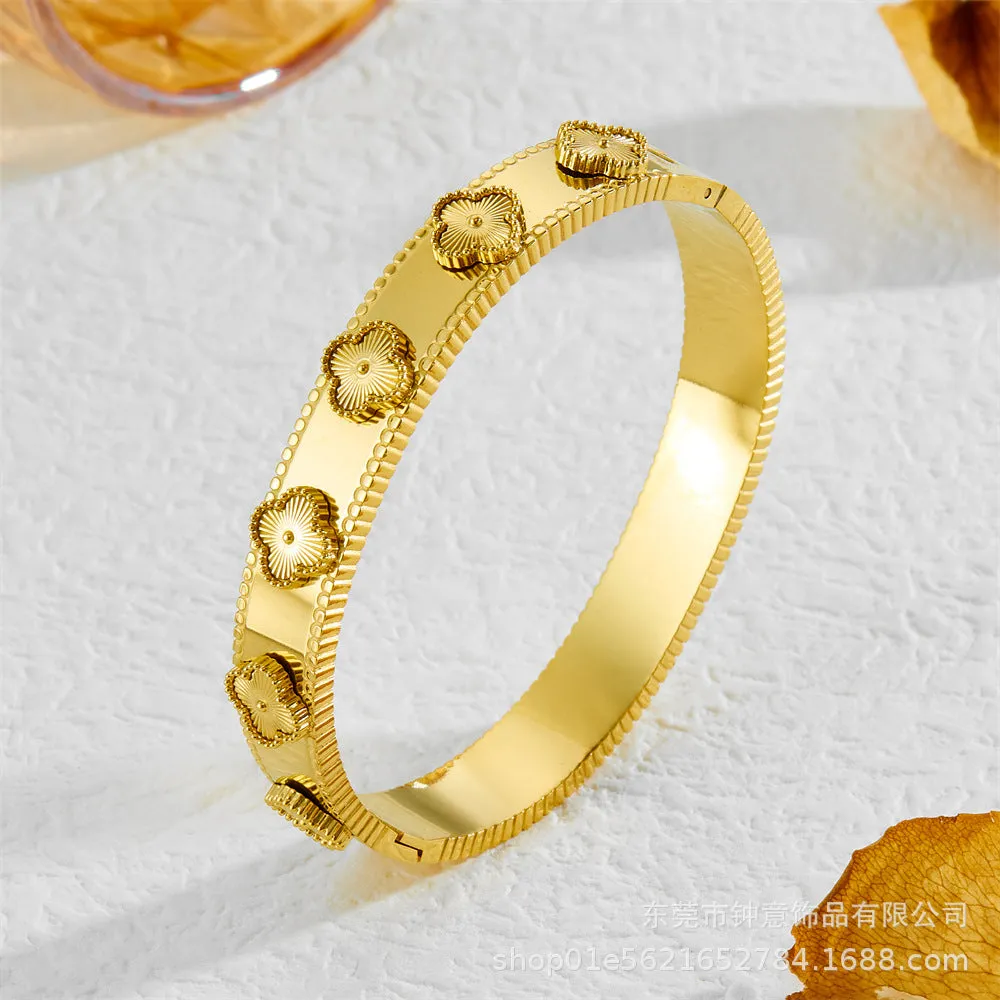 Wholesale  Titanium Steel Gold-plated Flower Bracelet