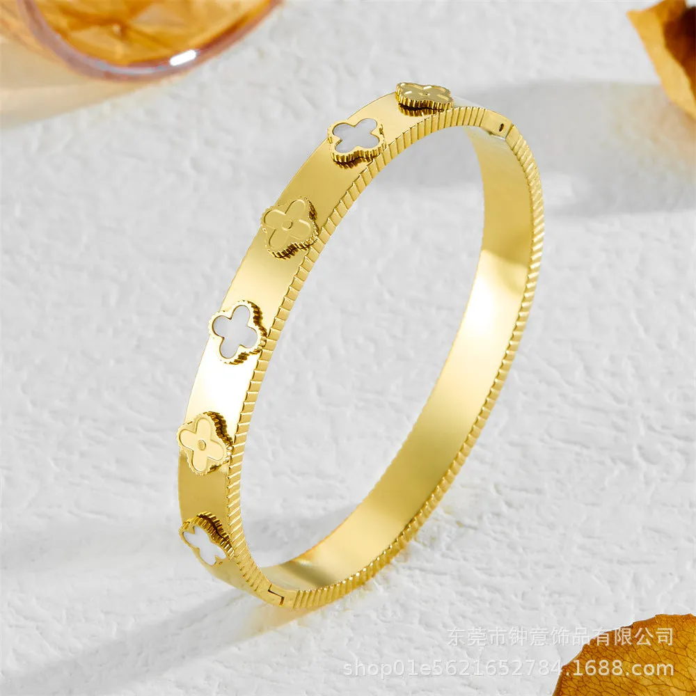 Wholesale  Titanium Steel Gold-plated Flower Bracelet