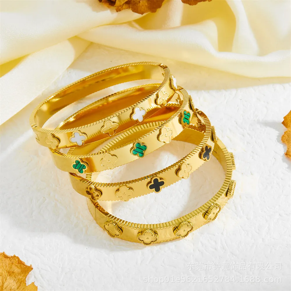 Wholesale  Titanium Steel Gold-plated Flower Bracelet