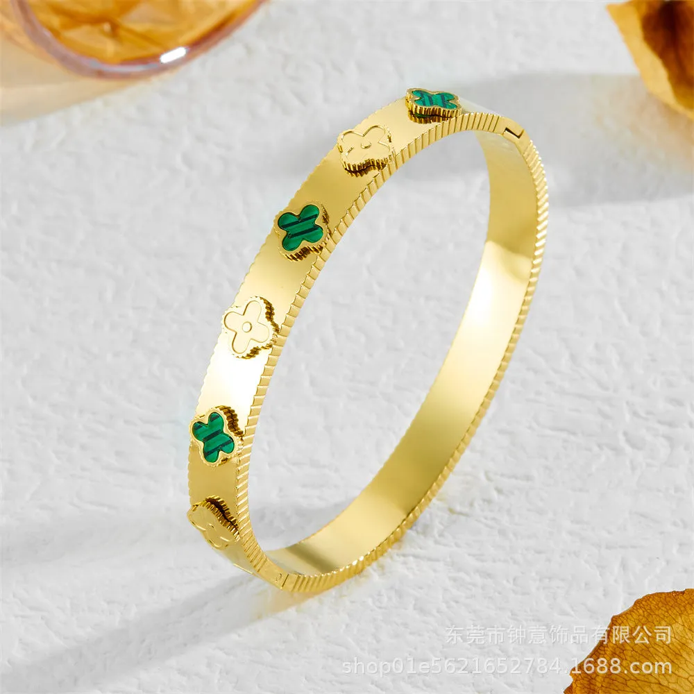 Wholesale  Titanium Steel Gold-plated Flower Bracelet