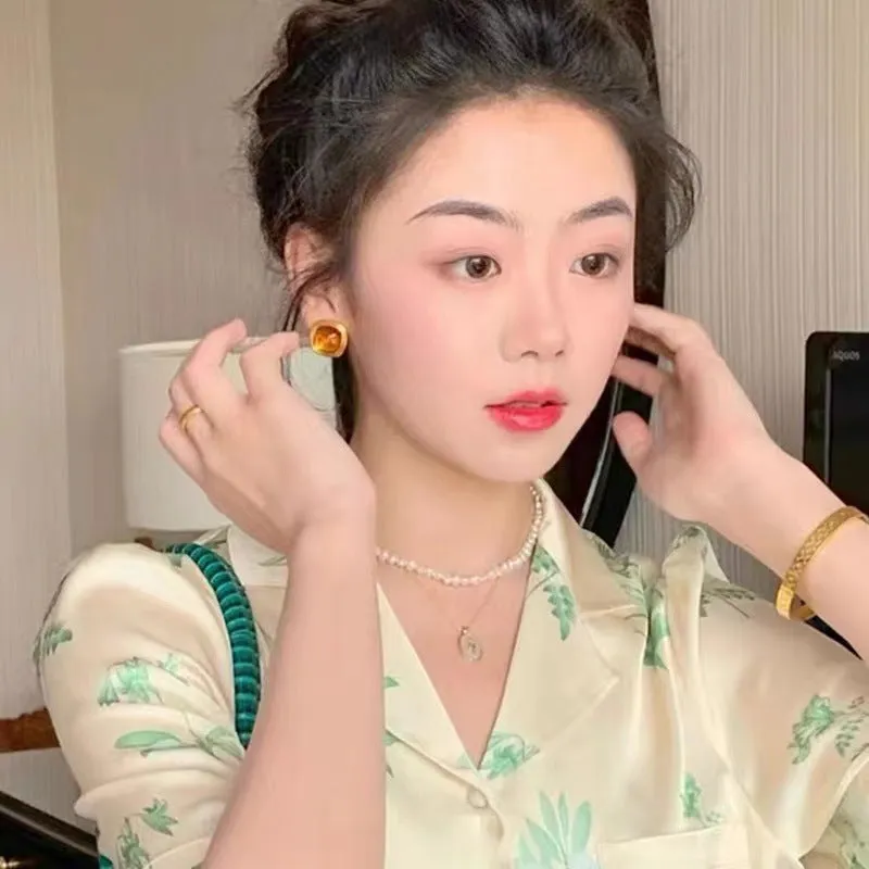 Wholesale Vintage Amber Resin Ear Studs