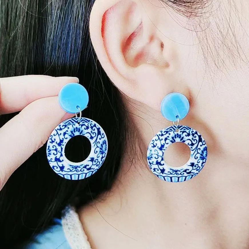 Wholesale Vintage Blue and White Porcelain Fragments Acrylic Earrings