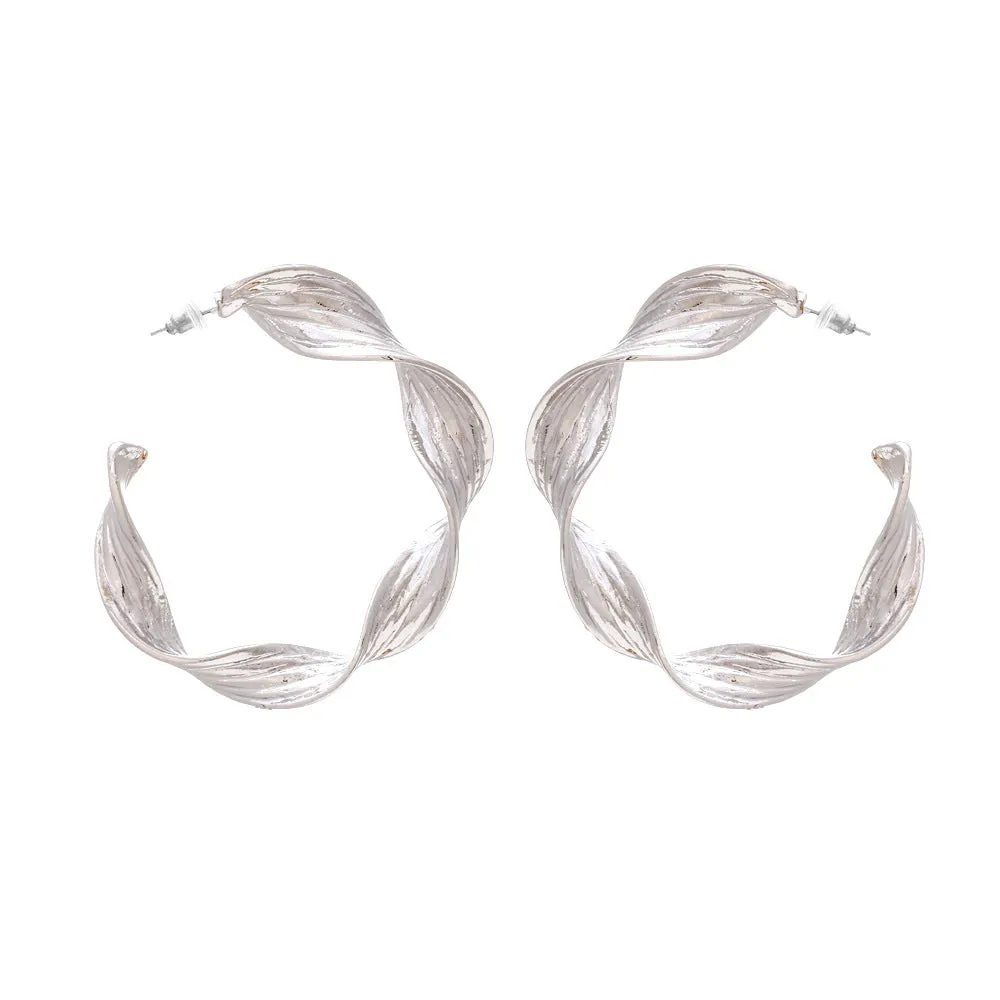 Wholesale Vintage C-shaped Twist Twisted Metal Earrings