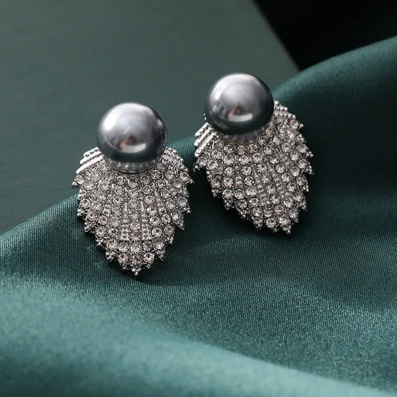 Wholesale Vintage Diamond Inlaid Pearl Metal Earrings