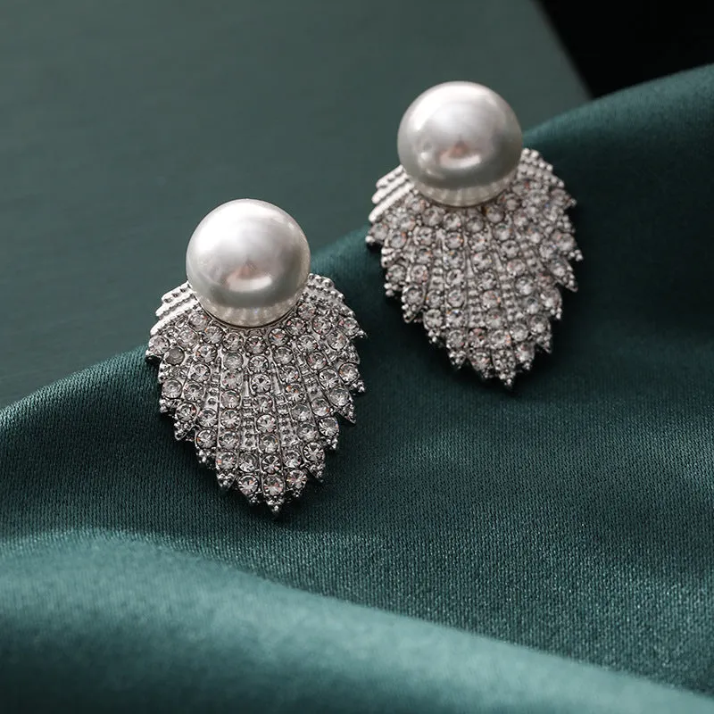 Wholesale Vintage Diamond Inlaid Pearl Metal Earrings