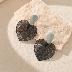 Wholesale Vintage Hollow Thin Leaf Black Heart Shaped Earrings