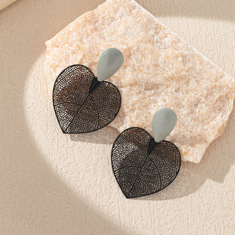 Wholesale Vintage Hollow Thin Leaf Black Heart Shaped Earrings