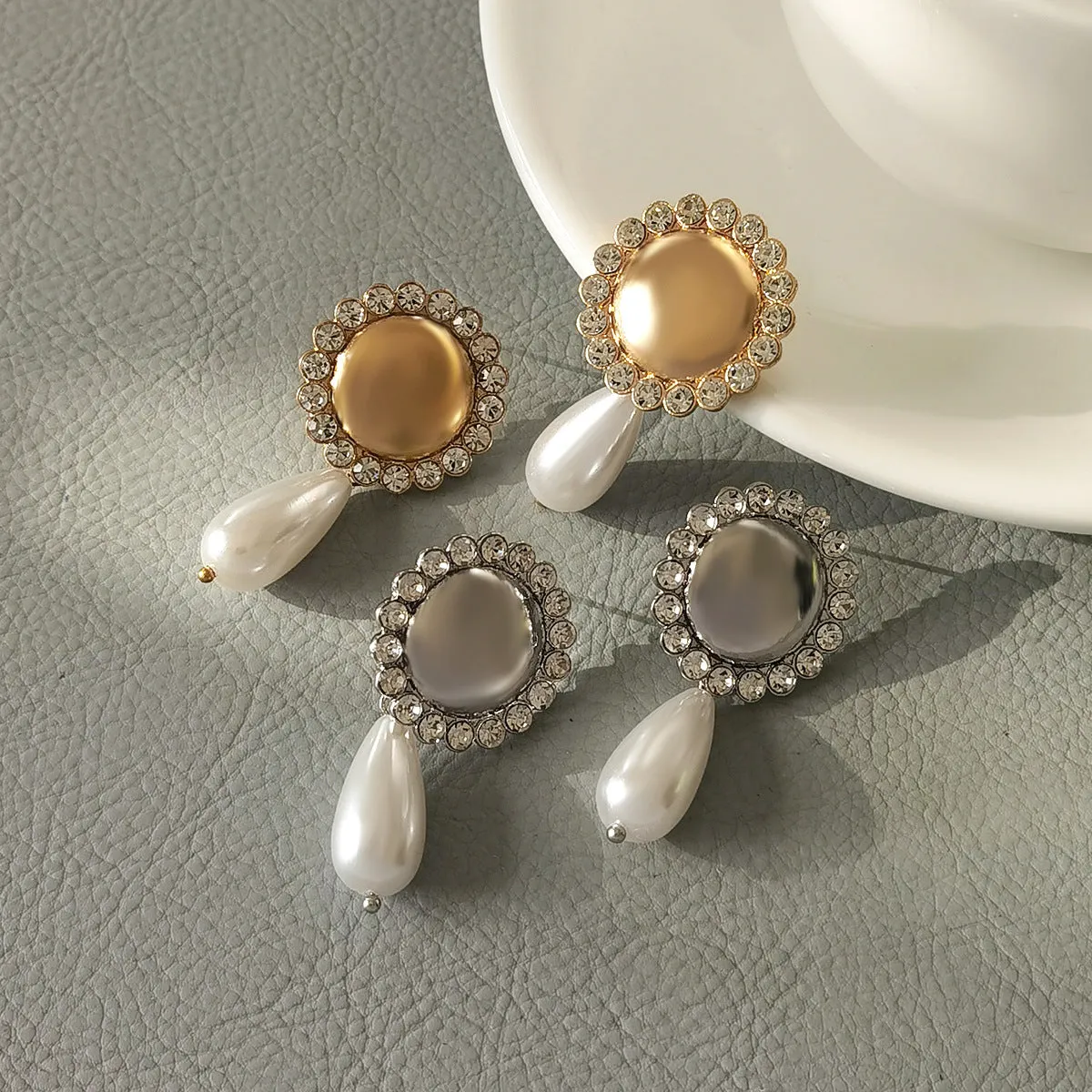 Wholesale Vintage Literary Drop-shaped Pearl Earrings