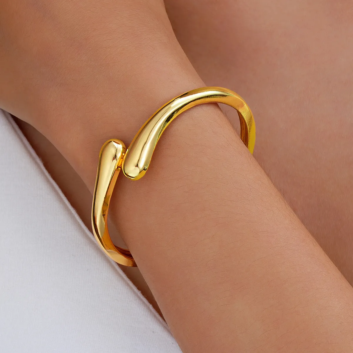 Wholesale Water drop streamline exaggerated bracelet opening