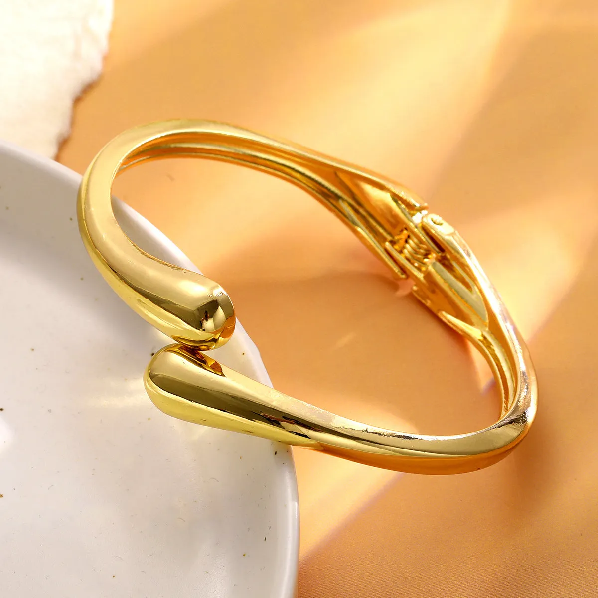 Wholesale Water drop streamline exaggerated bracelet opening