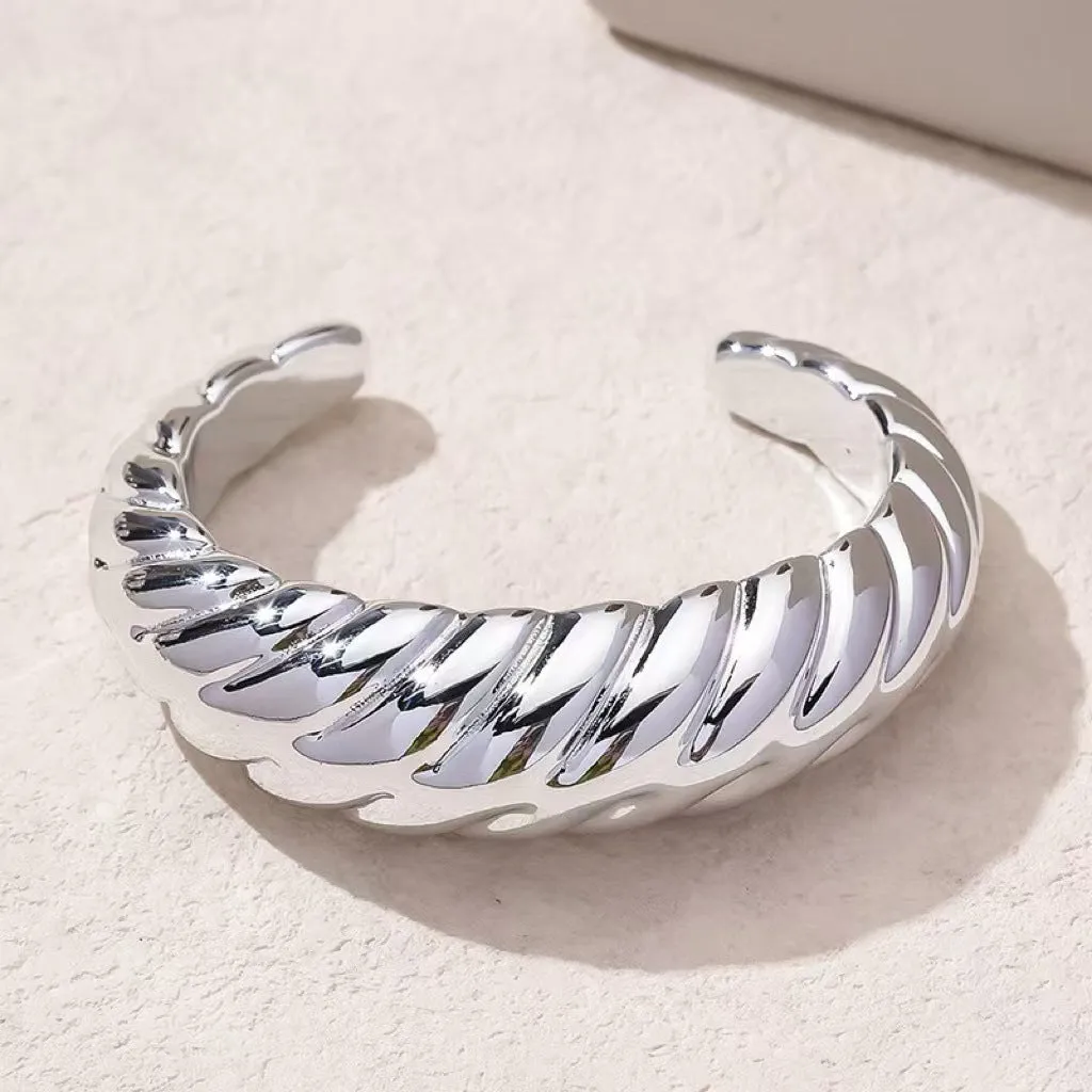 Wholesale Wave Shape Acrylic Open Bracelet