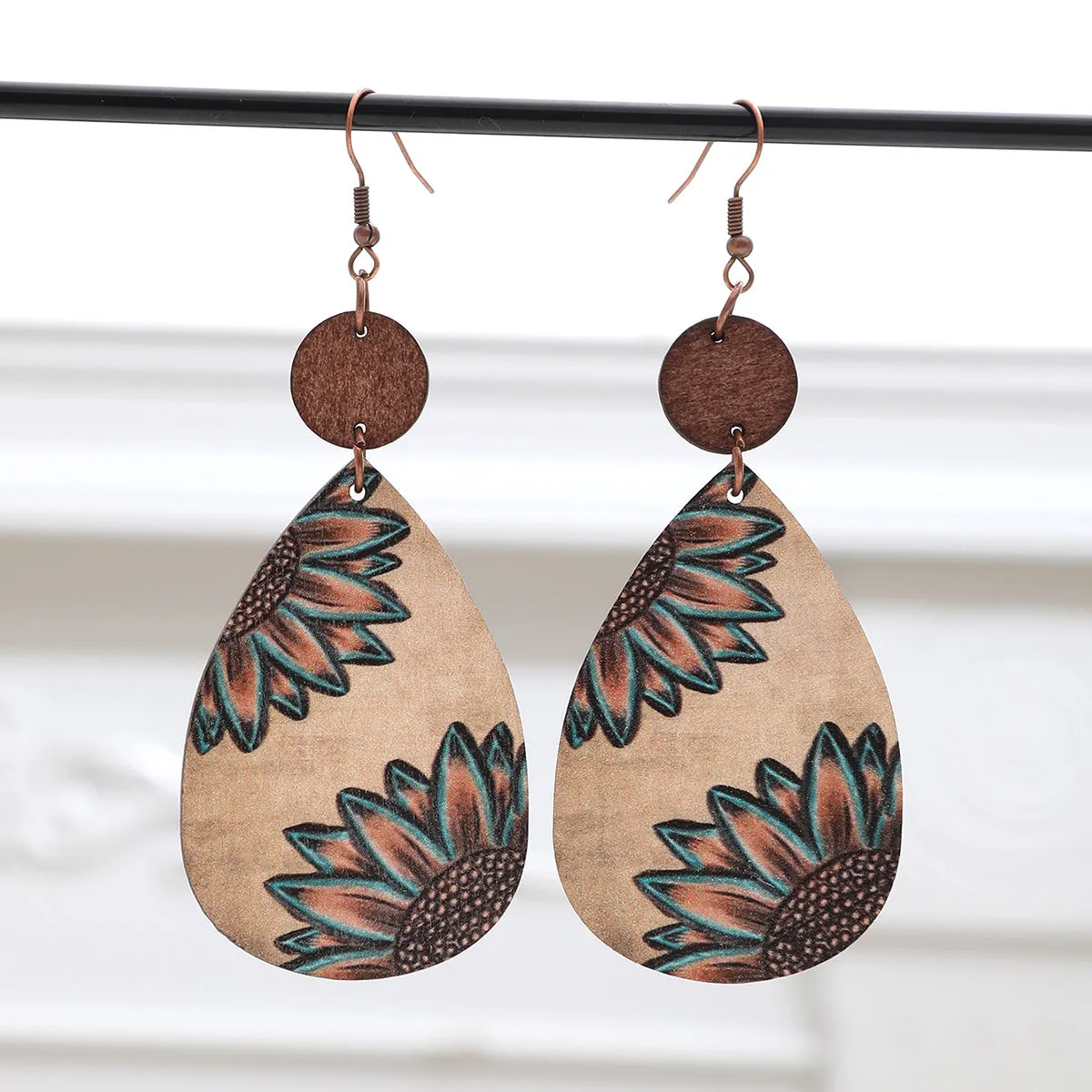 Wholesale Western style sunflower cow pattern farm retro wood grain wood chip thin Earrings