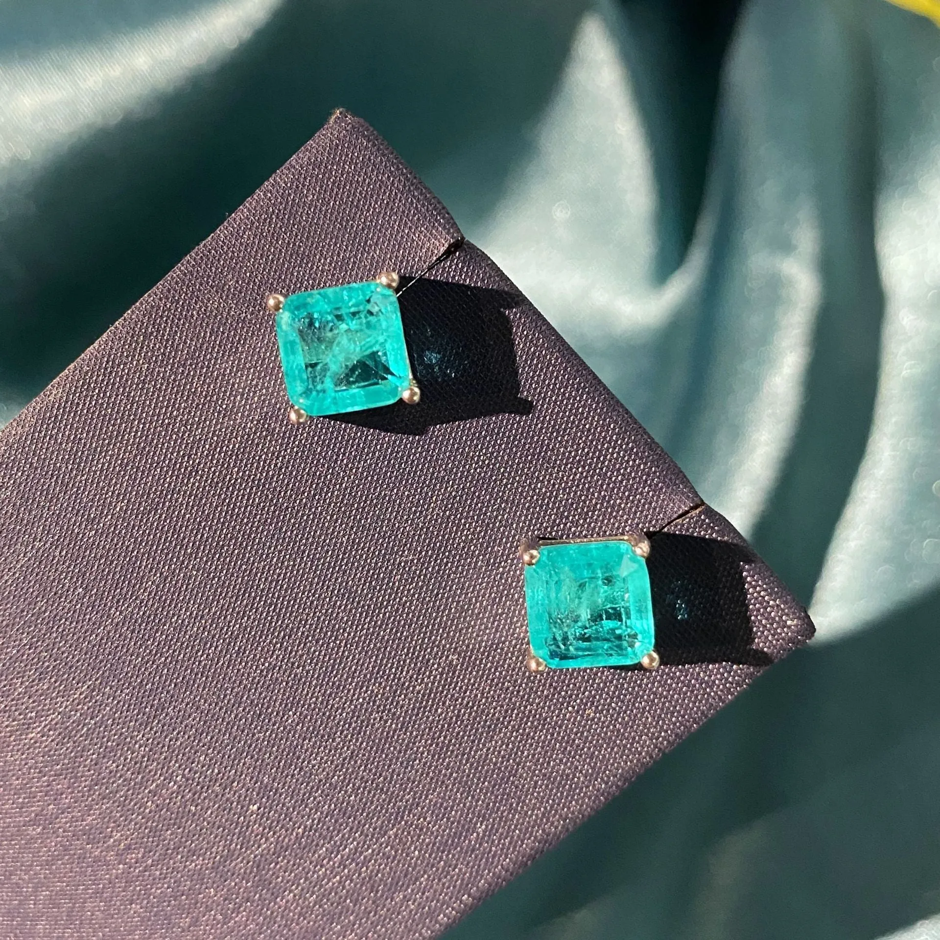 Wholesale White Copper Studded Diamond Earrings