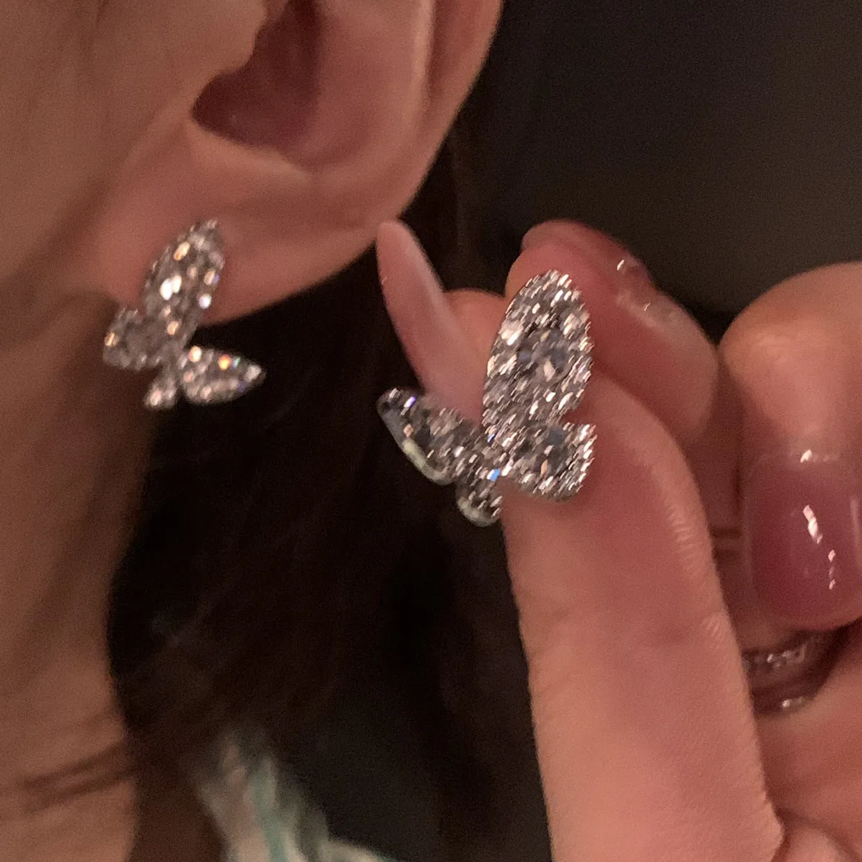 Wholesale Women's shiny butterfly clip earrings with full diamonds