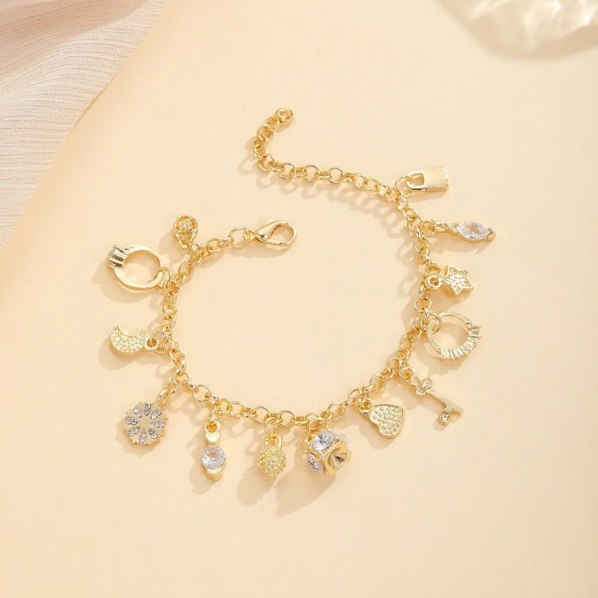 Wholesale Women's thirteen charm bracelet